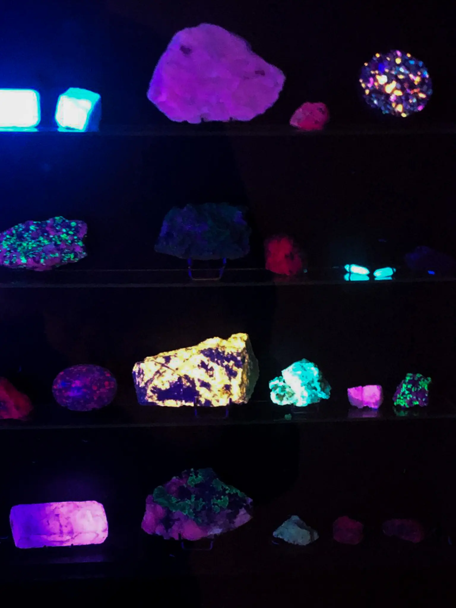 Minerały fluorescencyjne w świetle UV